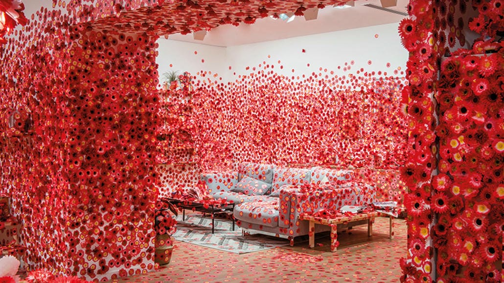 Hình ảnh triển lãm tác phẩm Flower Obsession 2017 của Yayoi Kusama