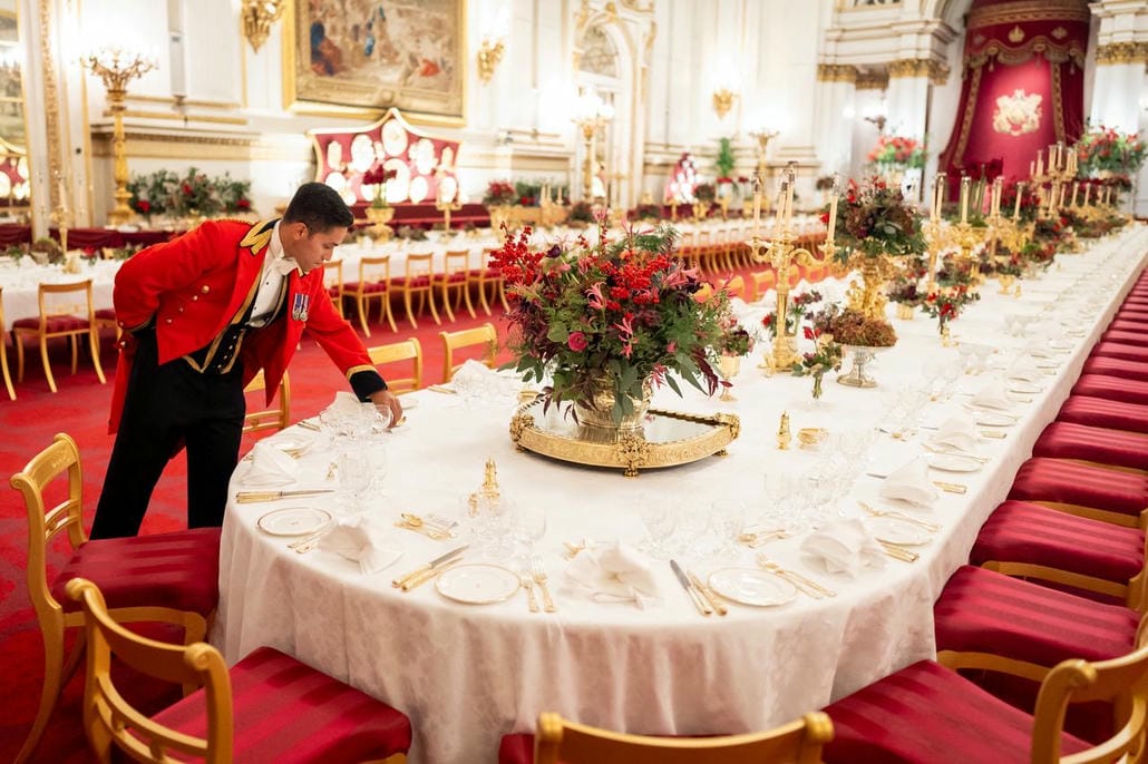 Hoa tươi trang trí quốc yến của Hoàng gia Anh. Bên trong bữa tiệc xa hoa của Vua Charles và Hoàng hậu Camilla dành cho Quốc vương Qatar Sheikh Tamim bin
