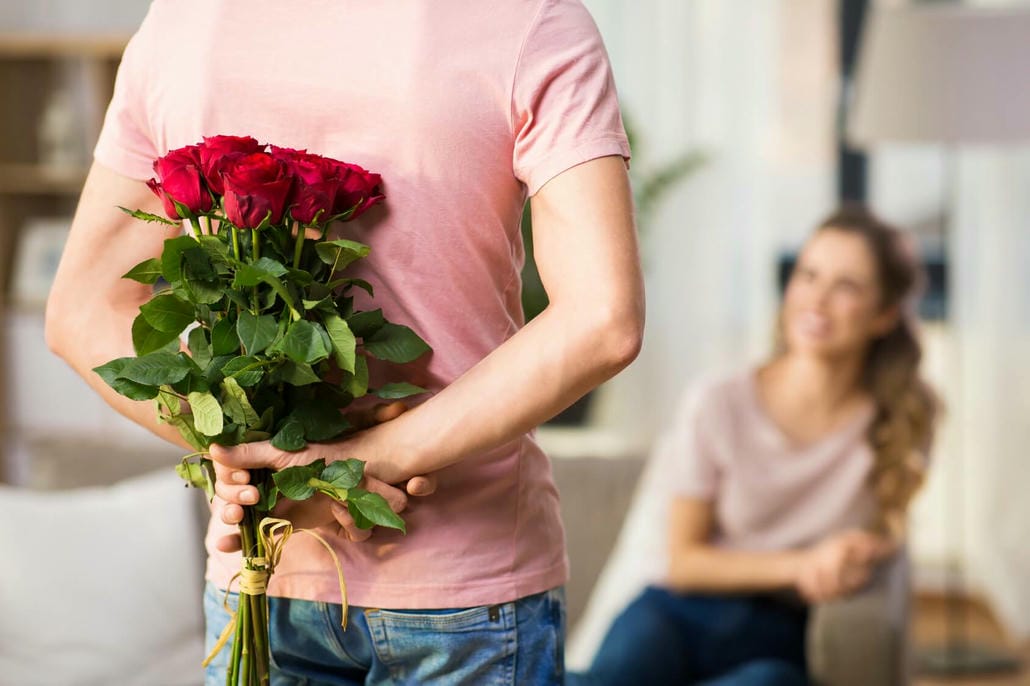 Tặng hoa cho phái đẹp nhân ngày Quốc Tế Phụ Nữ